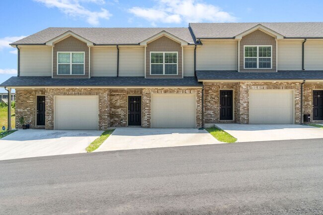 Primary Photo - Two Bedroom with Garage on Exit 11!