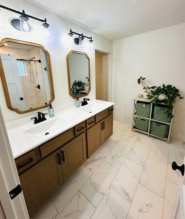 Building Photo - 7671 N Rainbow Dr