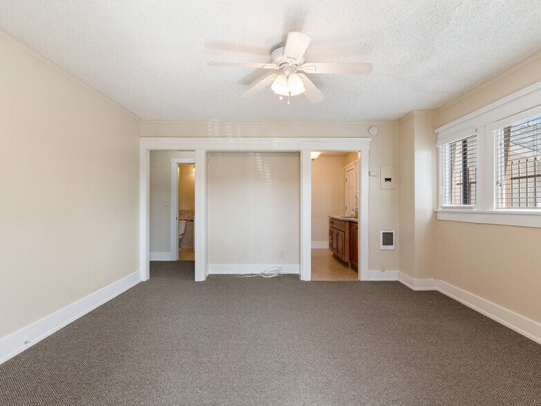 Building Photo - 1460 Gaviota Ave