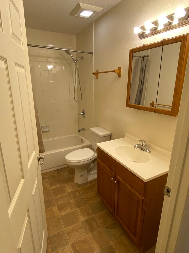 Building Photo - 154 Hurst St