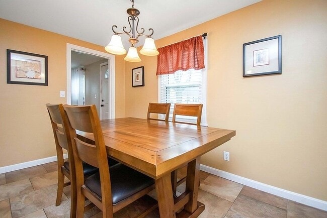 Building Photo - 250 Edendale St