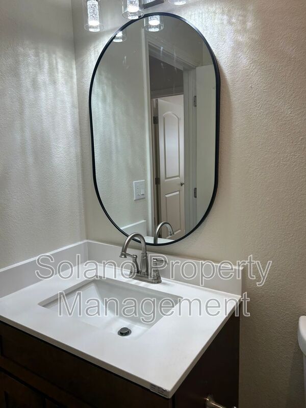 Building Photo - 2813 Vista Palomar