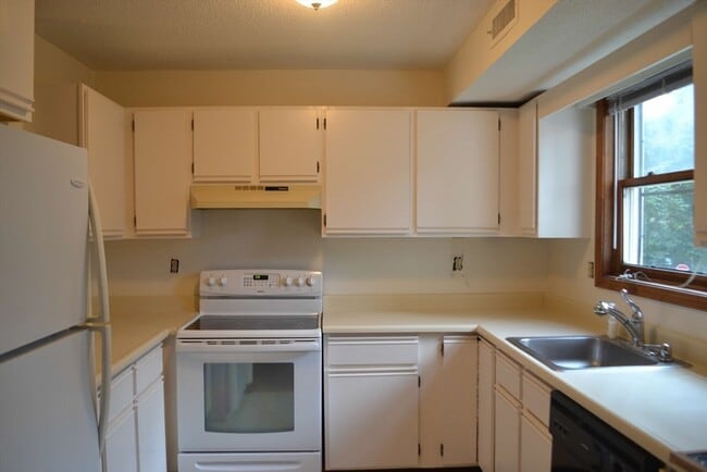 Building Photo - 369 Aiken Ave