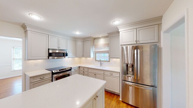 Building Photo - 6810 Rosemary Ln