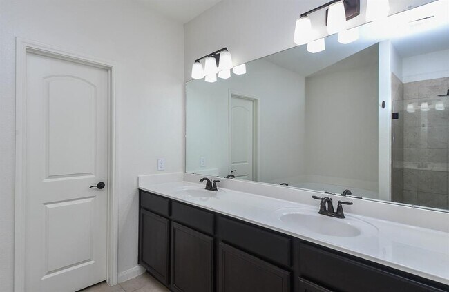 Building Photo - 21022 Echo Manor Dr