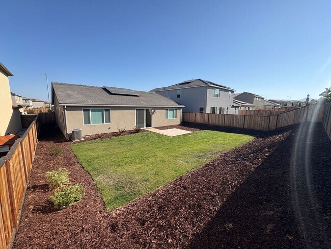 Building Photo - 1831 Lilac Ct