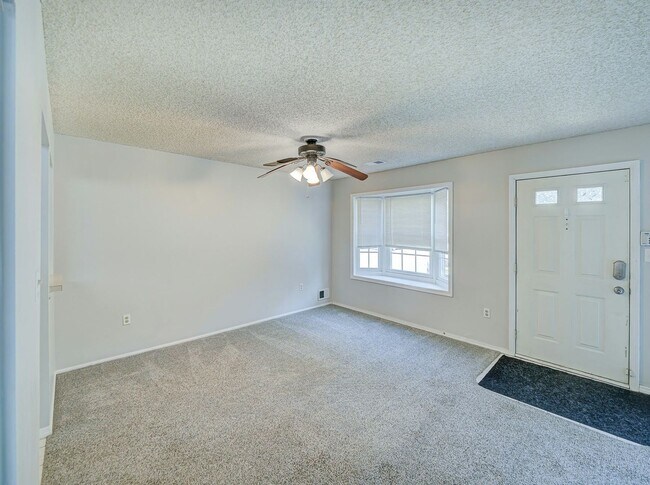 Building Photo - 96 Versailles Ct