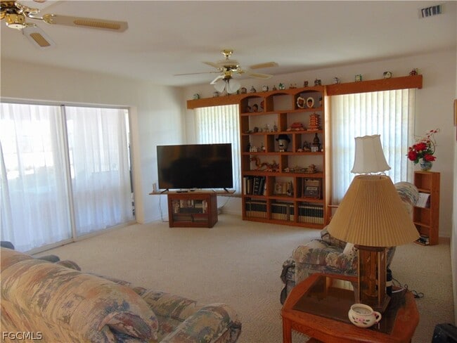 Building Photo - 1092 Riverbend Dr