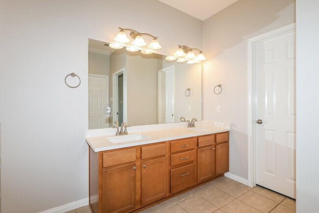 Building Photo - 18446 Sunrise Pines Dr