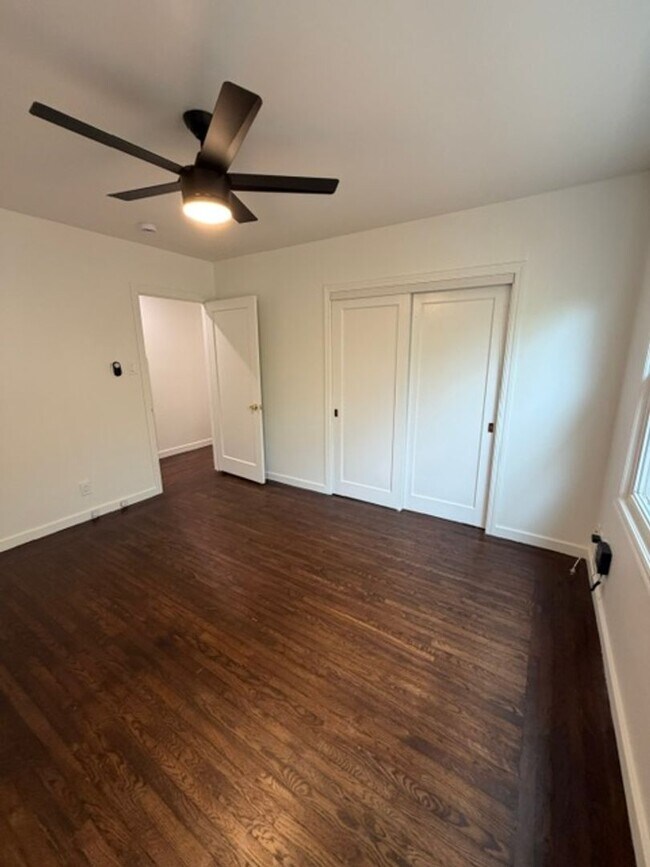 Building Photo - Charming JC Neighborhood Rental with Brand-New Kitchen & Hardwood Floors