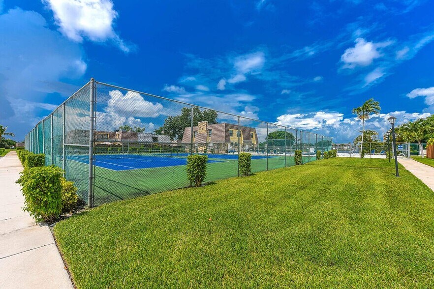 Building Photo - 941 Springdale Cir