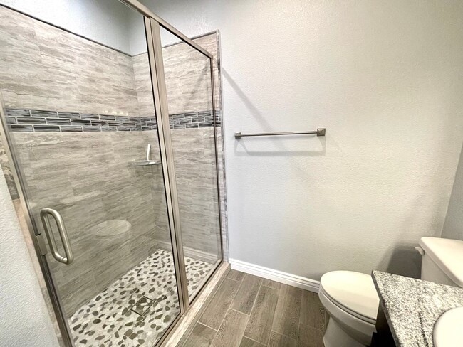 Building Photo - Beautiful 3 Bedroom Townhome Near Kingman Hospital!