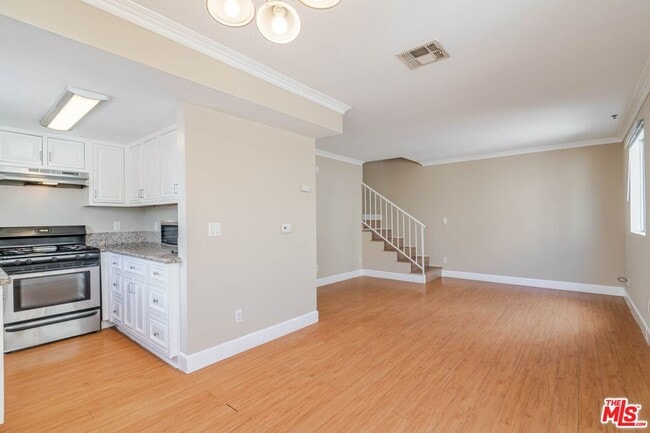 Building Photo - 11063 Cumpston St