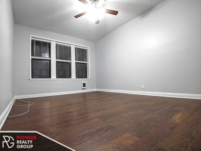 Primary Photo - 3635 W Dickens Ave