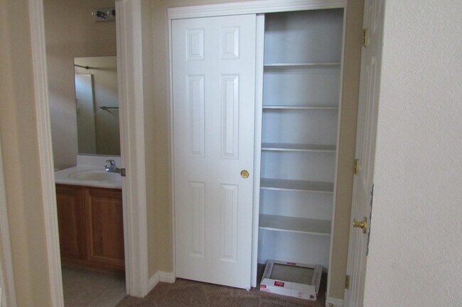 Building Photo - AMAZING 2 STORY TOWNHOME LOCATED IN A GATE...