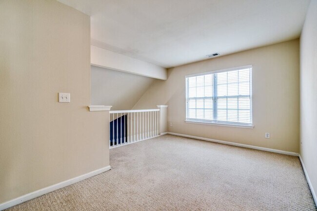 Building Photo - 3701 Bay Crescent