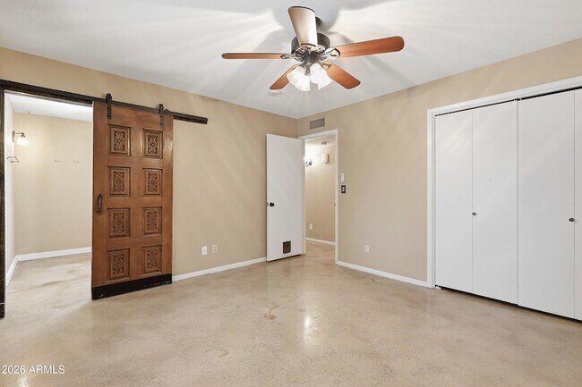 Building Photo - 620 S Essex Ln