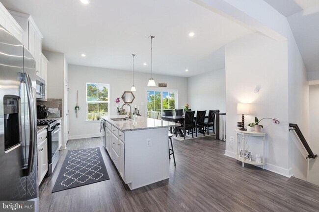 Building Photo - 105 Burkwood Ter