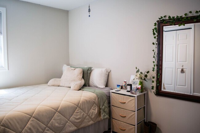 Building Photo - Beautiful Spacious Single-Family Home in Beaver Hills | 8-bed 3.5-bath