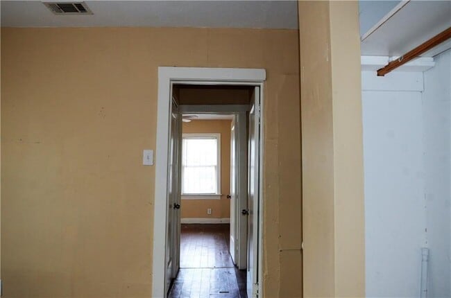 Building Photo - 2502 Hidalgo St