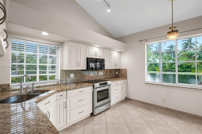 Building Photo - 1215 Balboa Ct