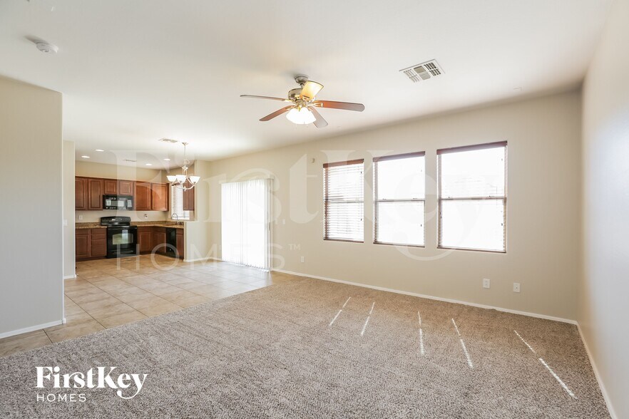 Building Photo - 2639 W Tamarisk Ave