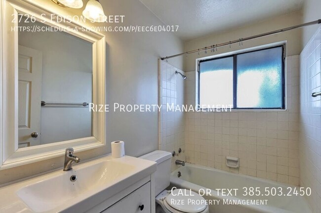 Building Photo - 2726 S Edison St