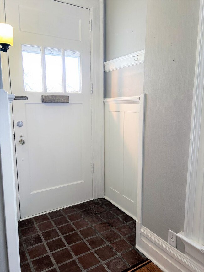 Building Photo - 508 S 6th St