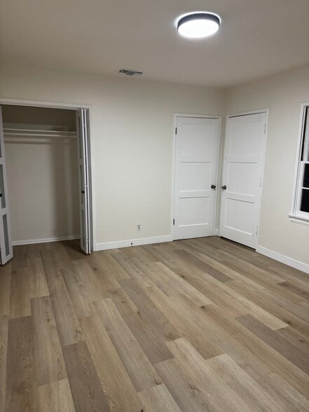 Building Photo - 13345 Burbank Blvd