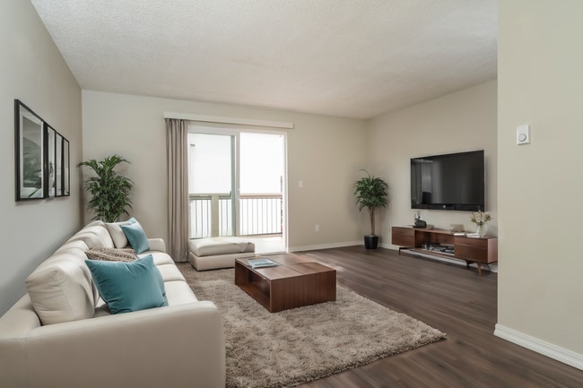 1x1 Standard 635 Sq Ft - Valencia Apartments