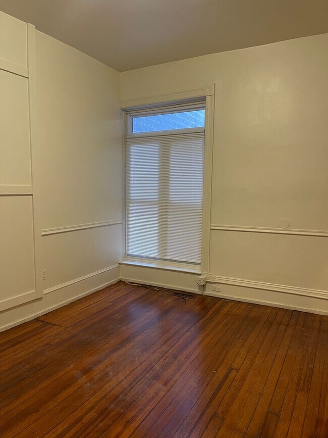 Building Photo - 2630 N Charles St