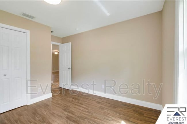 Building Photo - 92 Rickenbacker Dr