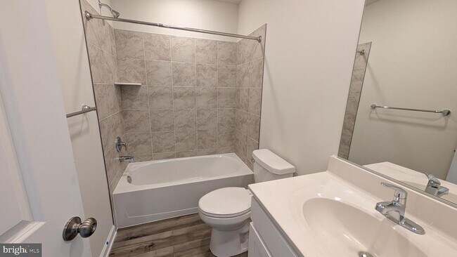 Building Photo - 413 SILVER BIRCH Dr