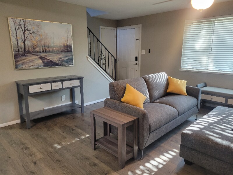 Building Photo - 1320 Quari St