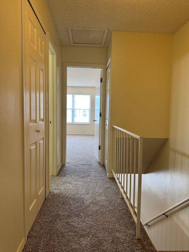 Building Photo - ADORABLE TOWNHOME