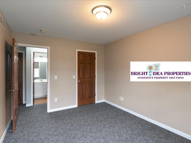 Building Photo - 5948 Oakgreen Ave N