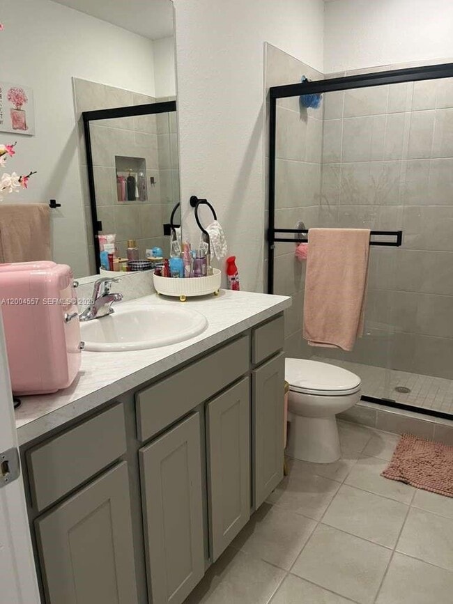 Building Photo - 1431 NE 3rd Ave