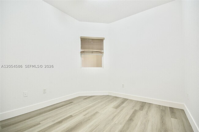 Building Photo - 10870 NW 88th St