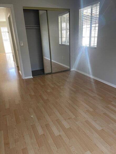 Building Photo - 1785 N Oxford Ave