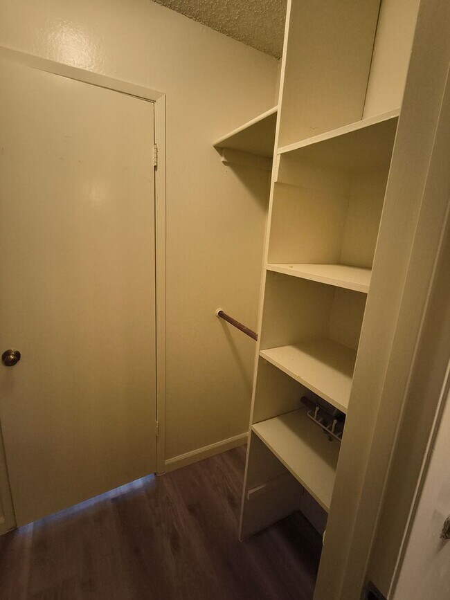 Building Photo - BEAUTIFUL STUDIO AVAILABLE AT WATERGATE COMMUNITY IN EMERYVILLE!!!