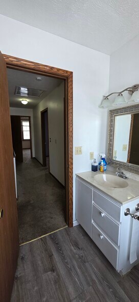 Building Photo - 5635 London Dr