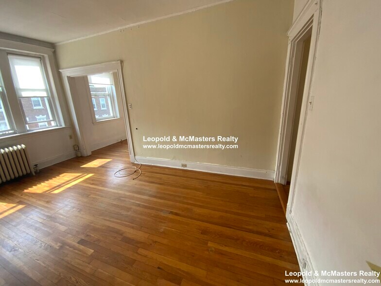 Building Photo - 239 Kelton St