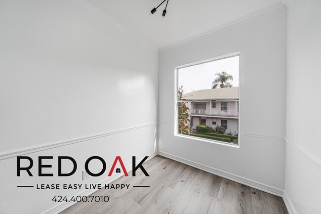 Building Photo - 5164 Clinton St