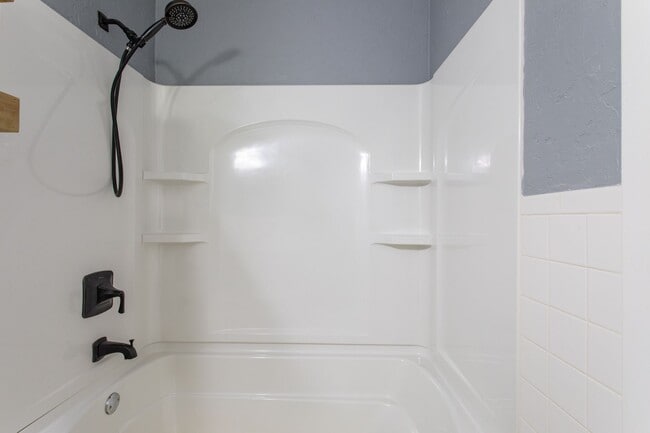 Building Photo - Beautiful 3 bedroom 2 bath home in Fountai...