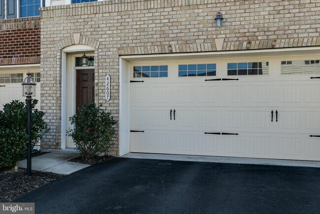 Primary Photo - 42607 Offenham Terrace