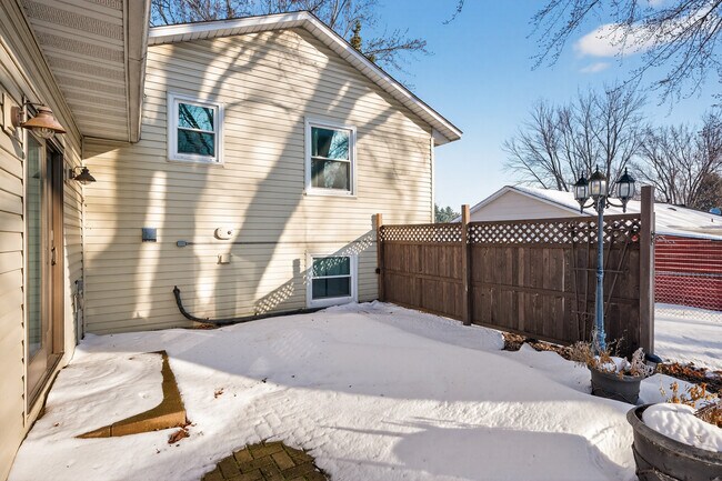 Building Photo - 15348 Drexel Way