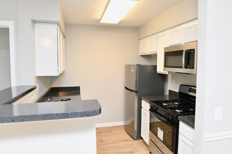 Building Photo - 8911 Town Center Cir