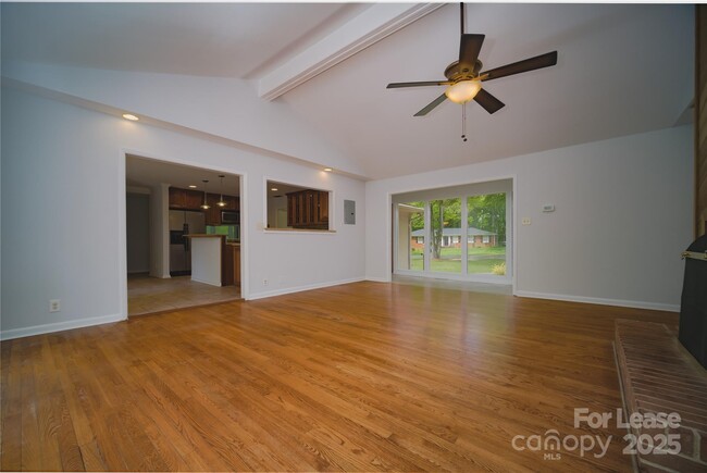 Building Photo - 1123 Lynbrook Dr