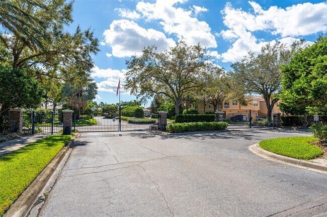 Building Photo - 3827 Parkridge Cir