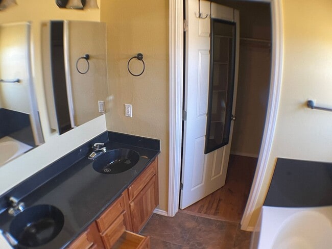 Building Photo - AVAILABLE MAY 6th | Spacious Single-Level Home in Desirable Doney Park